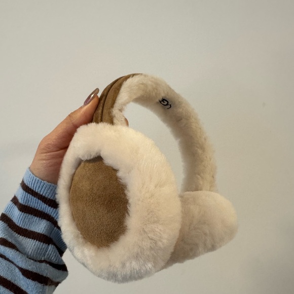 NEW UGG Leather Shearling Ear Muffs Chestnut - Picture 2 of 4